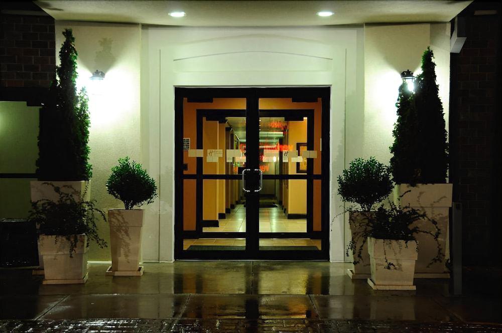 Holiday Inn Express - Delafield By Ihg Eksteriør billede