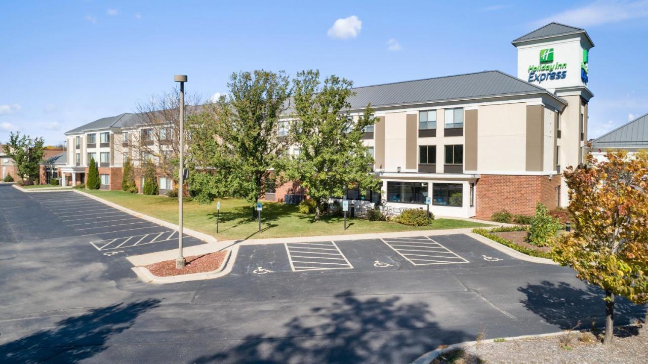 Holiday Inn Express - Delafield By Ihg Eksteriør billede