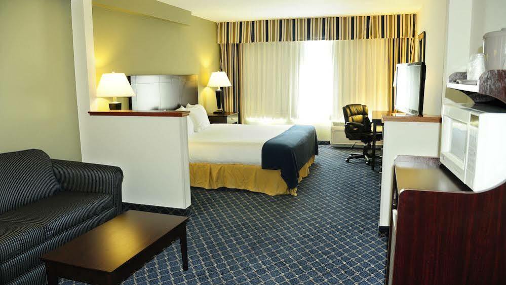 Holiday Inn Express - Delafield By Ihg Eksteriør billede