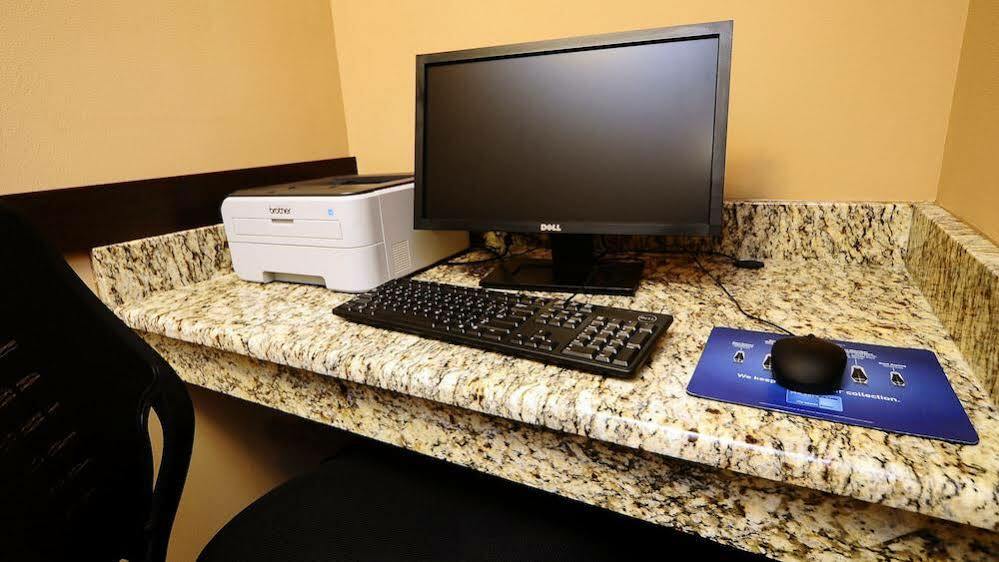 Holiday Inn Express - Delafield By Ihg Eksteriør billede
