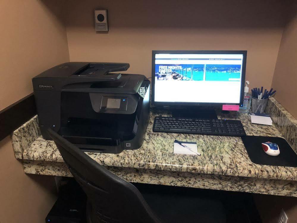 Holiday Inn Express - Delafield By Ihg Eksteriør billede